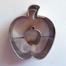 Alma közepű alma linzer kiszúró forma 4,1 x 3,5  cm - linzer felső