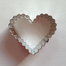Hullámos szív sütikiszúró, mézeskalács forma 4 cm