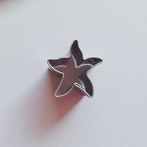 Mini csillag, tengeri csillag linzer közép kiszúró, linzer kiszúró 2 x 2,2 cm