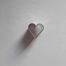 Mini szív linzer közép forma, linzer kiszúró 1,6 cm