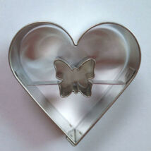 Pillangó közepű szív linzer kiszúró, sütikiszúró 5,4 cm