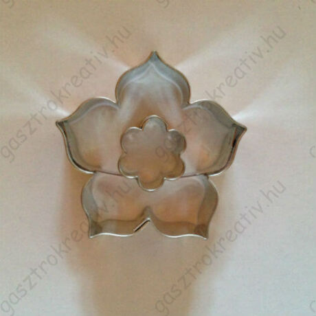 Virág közepű rózsa linzer kiszúró forma 4,4 cm