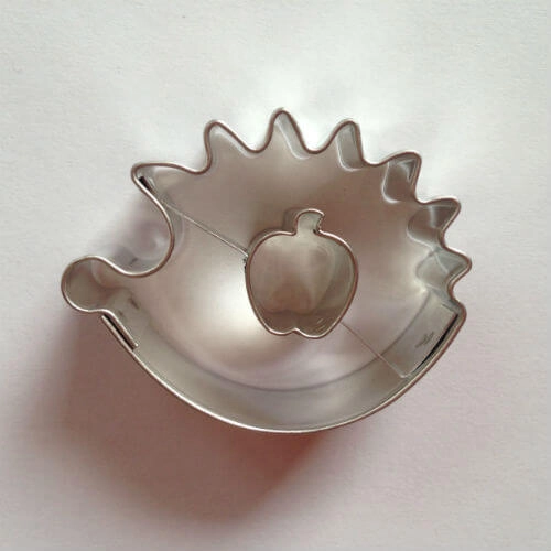 Alma közepű süni linzer kiszúró, sütikiszúró 3,8 x 4,5 cm (felső)