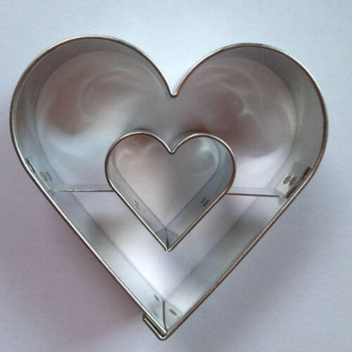 Szív közepű szív linzer kiszúró, sütikiszúró 5,4 cm - linzer felső