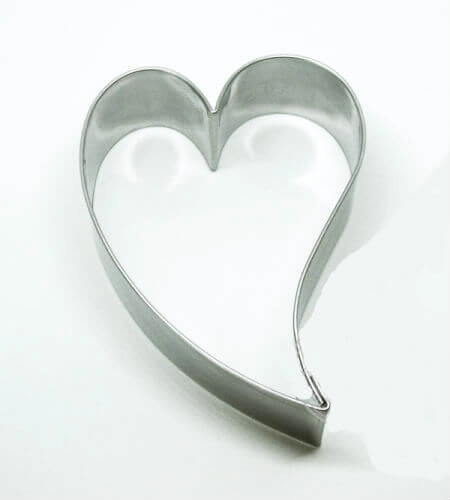 Ferde szív sütikiszúró forma 6,9 cm Valentin napra - alsó